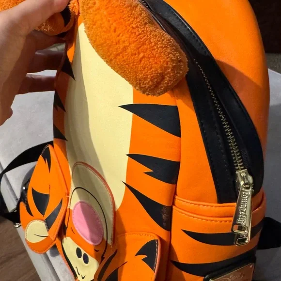 Loungefly Tigger Backpack Disney - Orange and Black - Picture 4 of 6